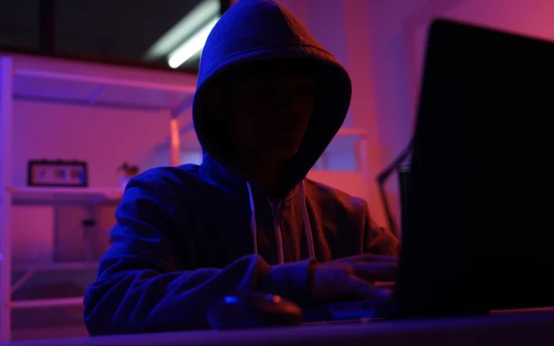 Vaikai įtraukiami į tamsų interneto tinklą