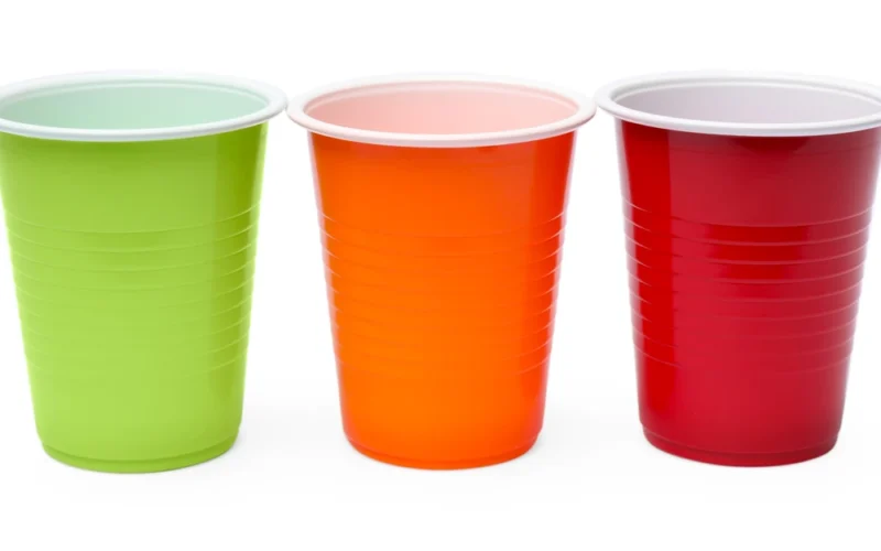Plastikiniai vienkartiniai puodeliai