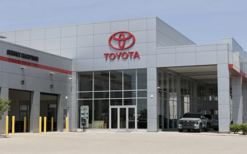 Kas antras parduotas „Toyota“ automobilis jau turi elektrinį komponentą
