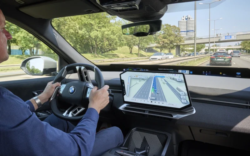 BMW nuo spalio keičia navigaciją
