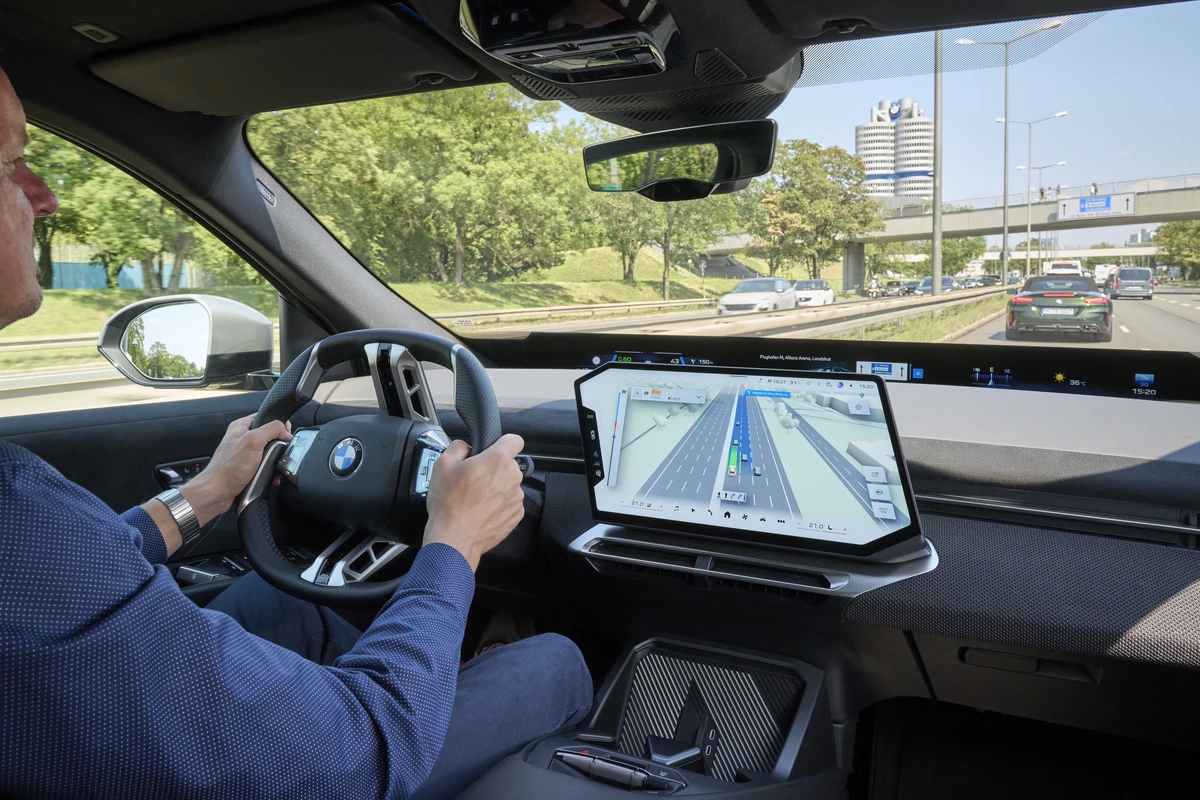 BMW nuo spalio keičia navigaciją