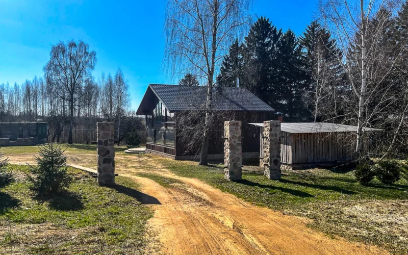 Už 1000 dolerių nusipirko apleistą sodybą