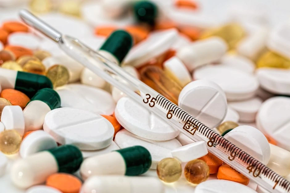 Antibiotikai ir paracetamolis kartu: kada derinys saugus, o kada būtina pasitarti su gydytoju