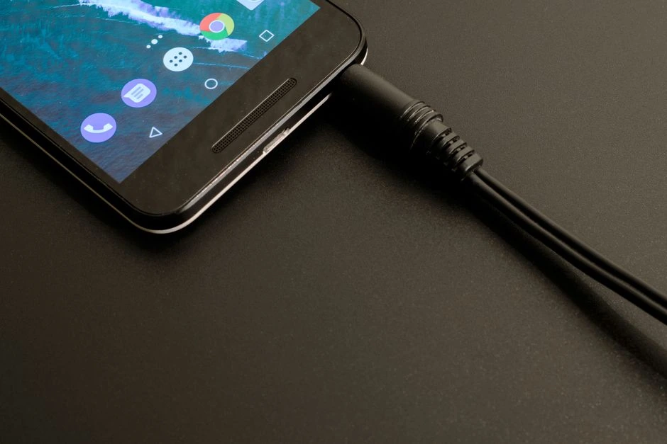 Ekspertai įvardijo įprotį, kuris tyliai kenkia telefono baterijai