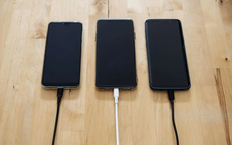 Ekspertai įvardijo įprotį, kuris tyliai kenkia telefono baterijai