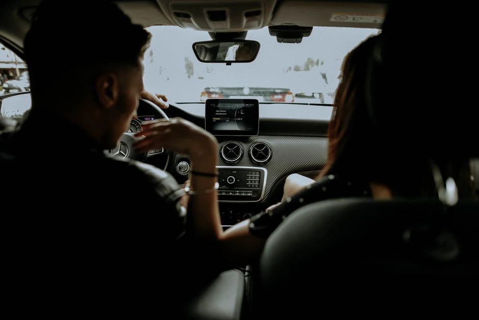 Po ilgos kelionės automobiliu skaudina nugarą: nustebsite, ką keičia keli centimetrai