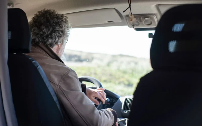 Po ilgos kelionės automobiliu skaudina nugarą: nustebsite, ką keičia keli centimetrai