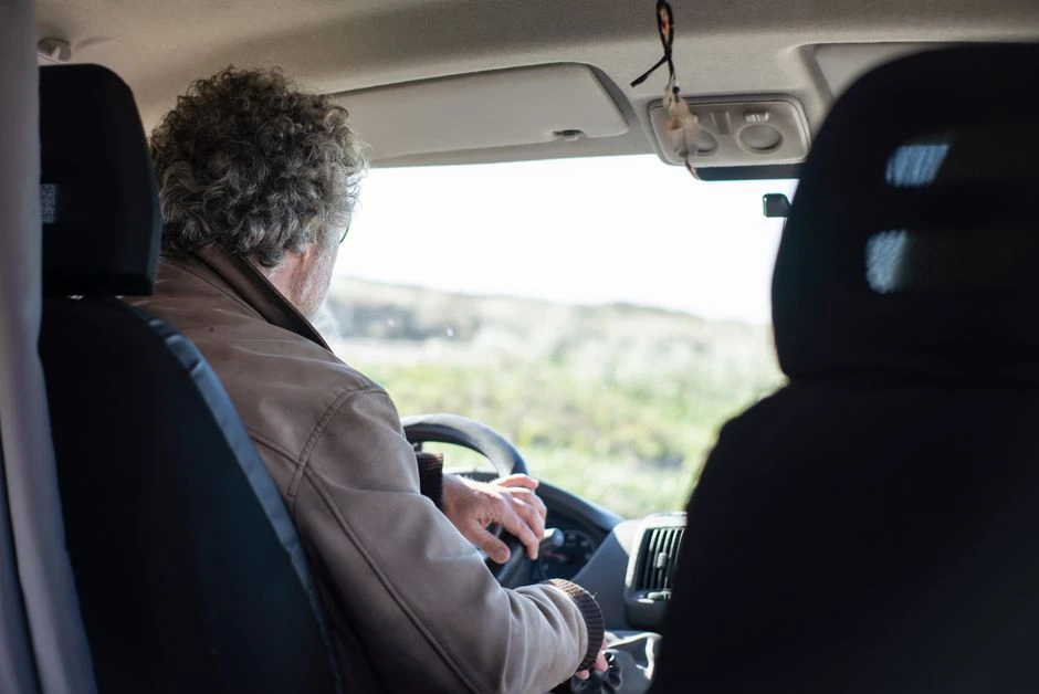 Po ilgos kelionės automobiliu skaudina nugarą: nustebsite, ką keičia keli centimetrai
