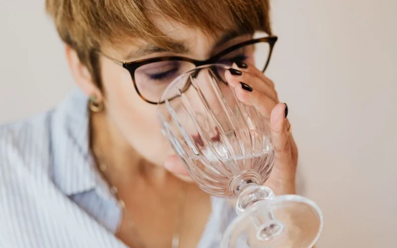 Vandenį geriate tik tada, kai pajuntate troškulį? Kūnas apie trūkumą praneša anksčiau