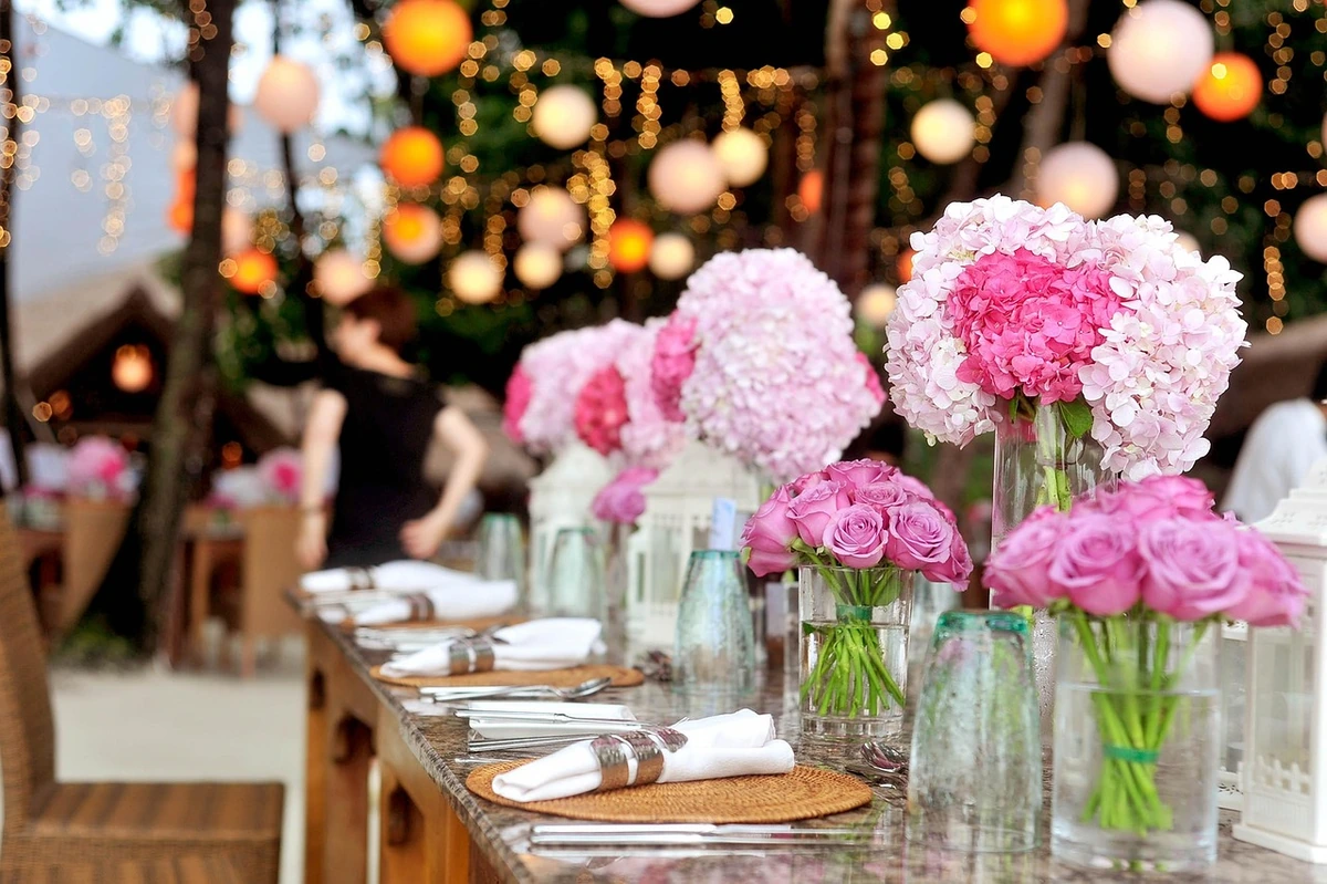 Kaip sutaupyti vestuvėms: 7 praktiški sprendimai, kurie leis švęsti gražiai ir neįklimpti į skolas
