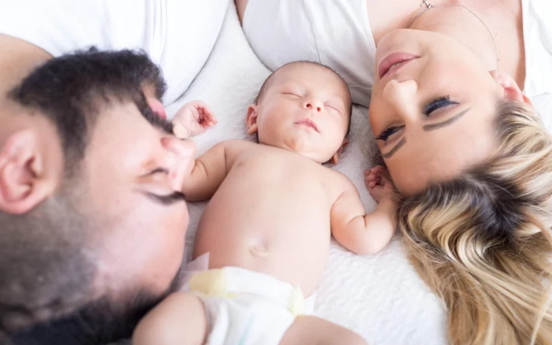 Kodėl kūdikių nereikėtų bučiuoti į veidą: švelnus įprotis gali perduoti pavojingą infekciją