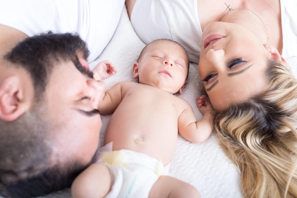 Kodėl kūdikių nereikėtų bučiuoti į veidą: švelnus įprotis gali perduoti pavojingą infekciją