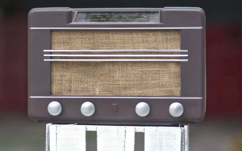 Vecmāmiņa veco radioaparātu turēja virtuvē: tā stāsts atgriezās pārcelšanās laikā