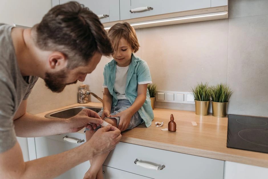 Nusideginus ranką, negriebkite ledo: ką daryti pirmosiomis minutėmis, kad nepadarytumėte žalos