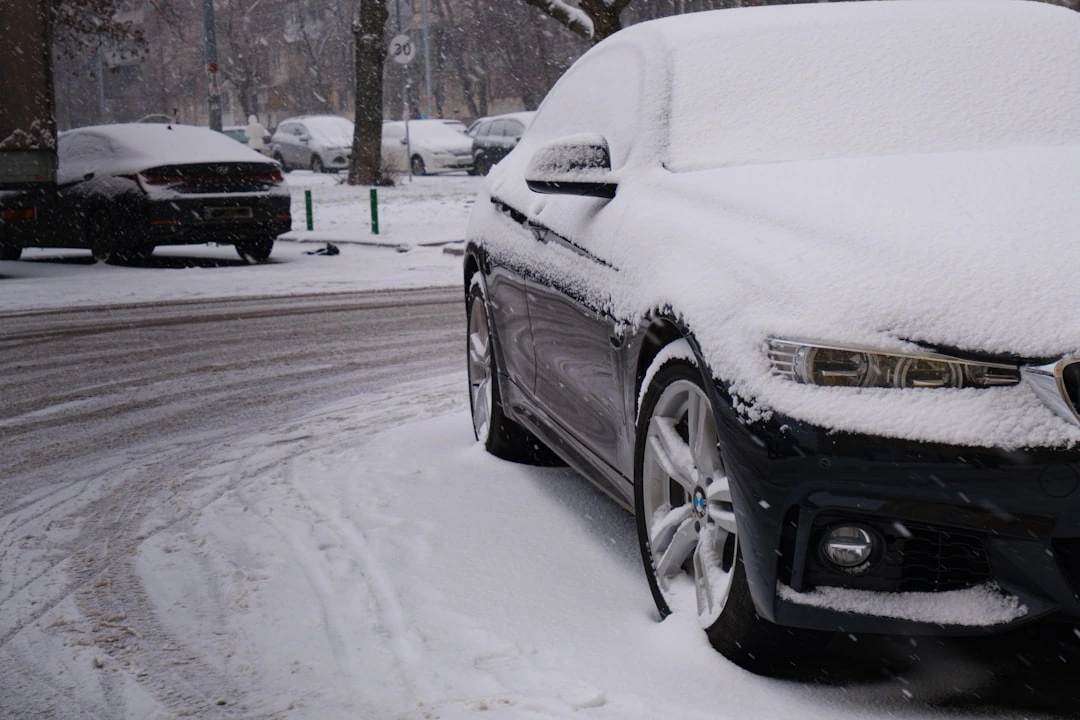 Automobilio akumuliatorius silpsta tyliai: trys požymiai išduoda artėjančią problemą