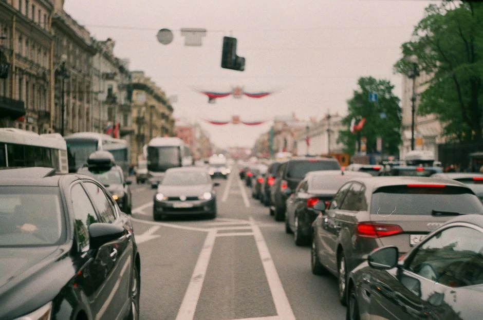Rīta sastrēgumi Viļņā jau apnikuši daudziem. Ielās ir vairāk automašīnu nekā cilvēku