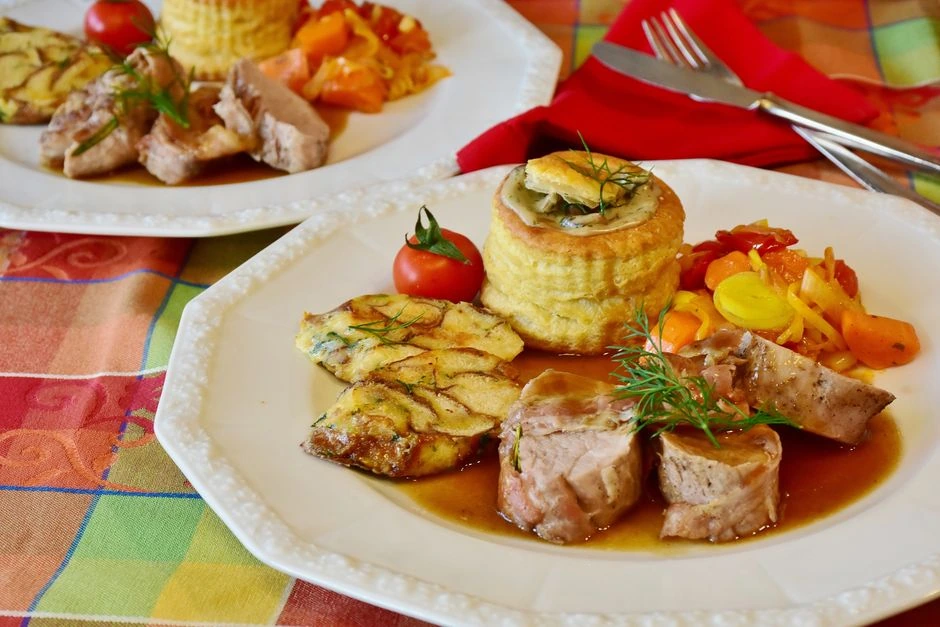 Septembra āboli nav paredzēti tikai pīrāgam: pannā tie kļūst par aromātisku mērci gaļai