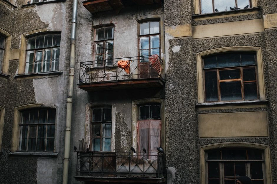 Pensininkė neleidžia parduoti tuščio buto, o vaikai kas mėnesį dengia jo išlaidas
