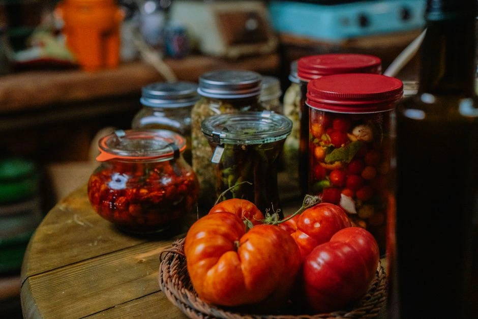 Baklažāni rudens uzkodai: burkās tie pazūd ātrāk, nekā paspēsiet atvērt otru