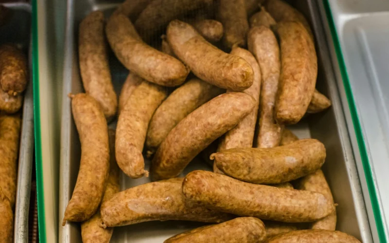 Vištienos dešrelėse aptikta salmonelių: „Rimi“ pirkėjai turi patikrinti įsigytą produktą