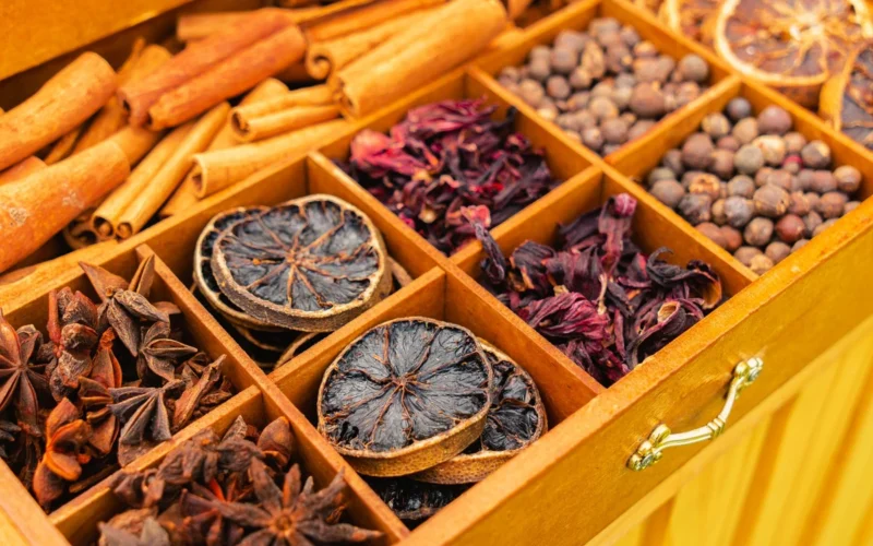 Močiutės prieskonių dėžutė ilgai stovėjo nenaudojama: joje anūkė rado šeimos receptą