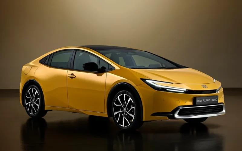 „Toyota“ atnaujino 2027 m. „Prius“