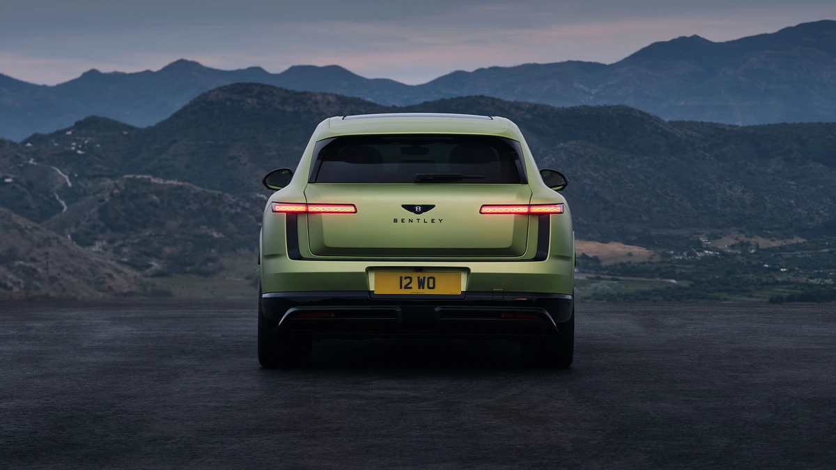 „Bentley“ pristatė pirmąjį elektromobilį „Torcal“