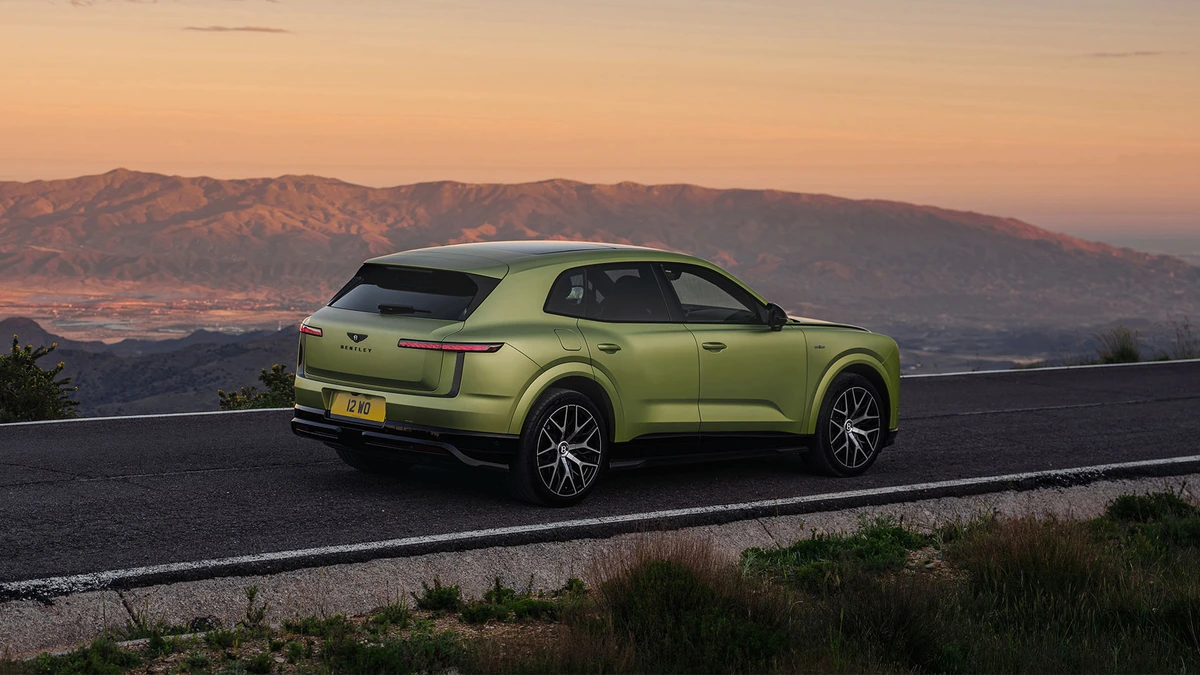 „Bentley“ pristatė pirmąjį elektromobilį „Torcal“