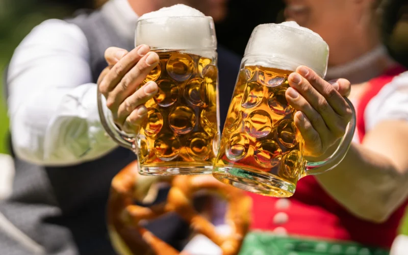 Kiek iš tikrųjų gauna „Oktoberfest“ padavėjai