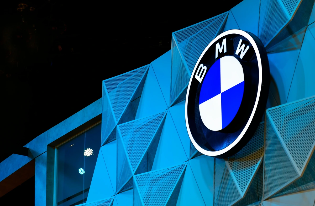 BMW atsauc gandrīz 190 tūkst. automašīnu: ugunsgrēka risku rada viena startera detaļa