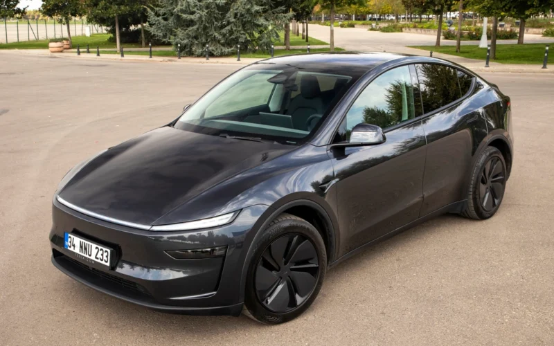 Atlikta Tesla elektromobilio diagnostika