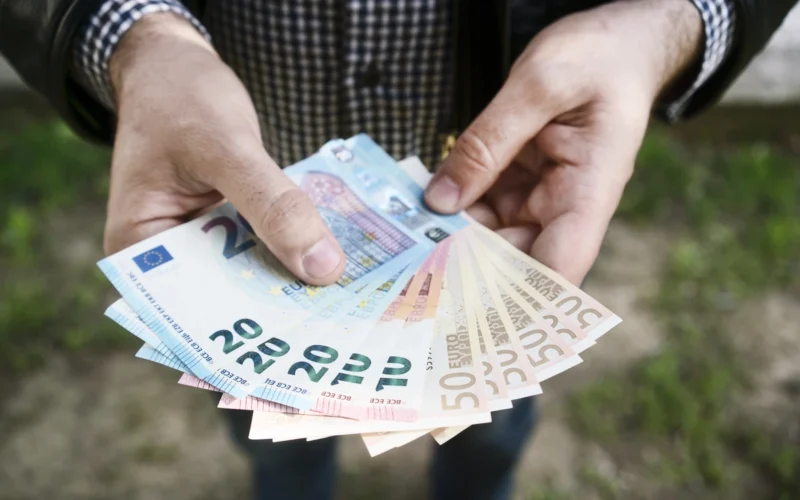 Kur dingdavo pinigai?