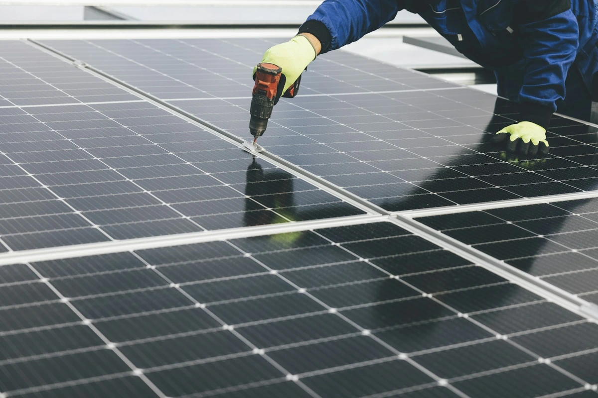 Po rugpjūčio audros ESO kompensacijai reikia 72 valandų: ką turi žinoti saulės elektrinių savininkai