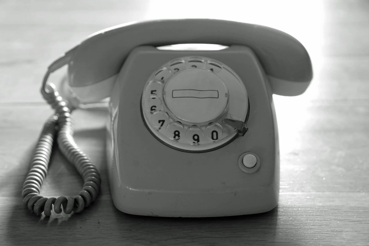 Tėtis 12 metų mokėjo už fiksuotą telefoną, kuriuo niekas neskambino: sutartį nutraukėme per 10 minučių