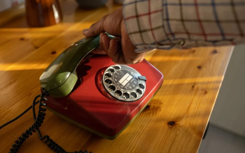 Tėtis 12 metų mokėjo už fiksuotą telefoną, kuriuo niekas neskambino: sutartį nutraukėme per 10 minučių
