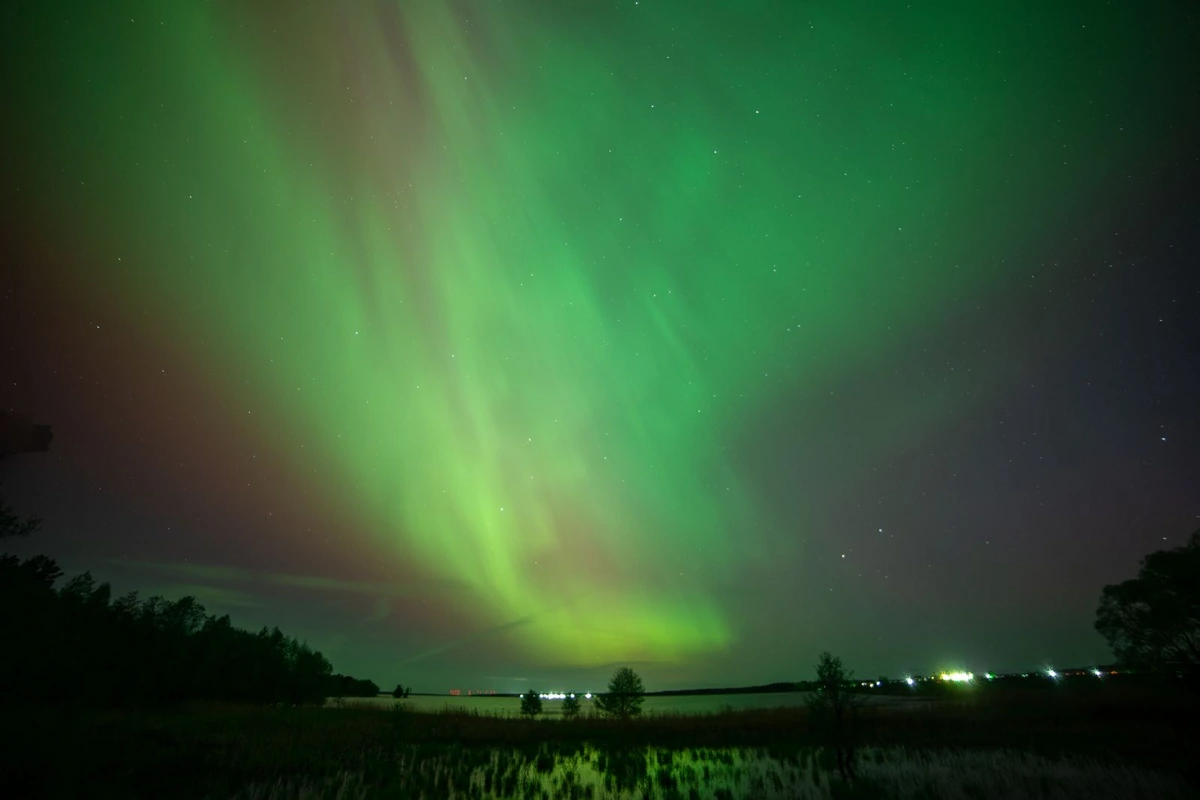 Kai dangus staiga nušvinta žaliai: kaip Saulės dalelės, Žemės magnetinis laukas ir atmosfera sukuria pašvaistę