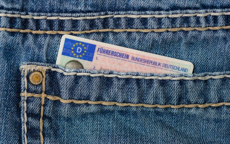 Vairuotojo pažymėjimo galiojimas baigiasi: kaip patikrinti, ar netrukus reikia jį pasikeisti