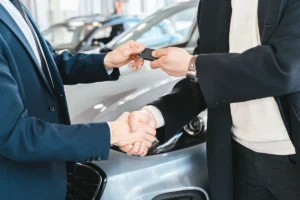 Pardaviau automobilį pigiau, kad tik neberūpėtų: po savaitės pirkėjas paskambino su sąrašu, už ką dar turėčiau sumokėti