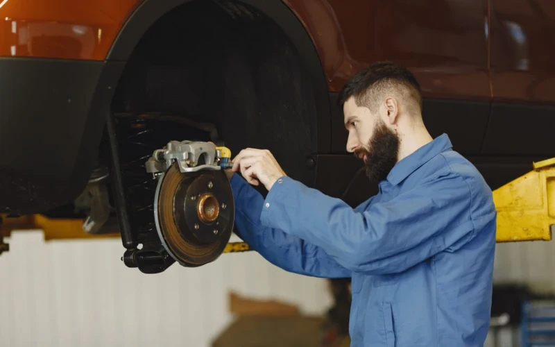 Automobilis sunkiau rieda atleidus akseleratorių: ką tikrinti pirmiausia?