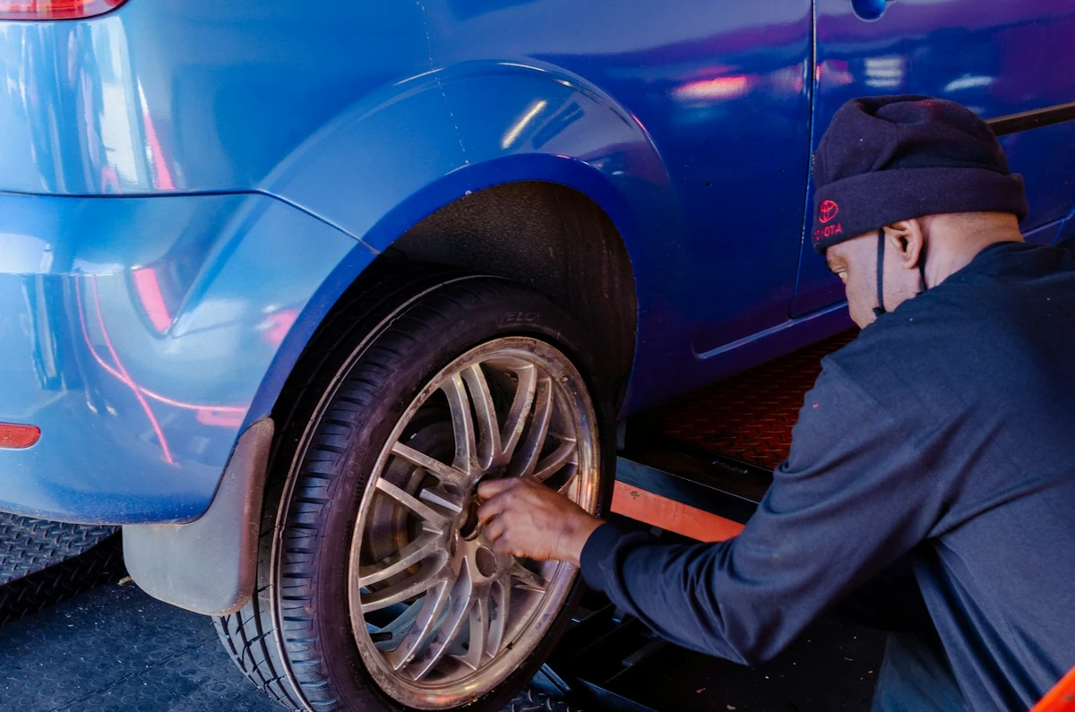 Automobilis sunkiau rieda atleidus akseleratorių: ką tikrinti pirmiausia?