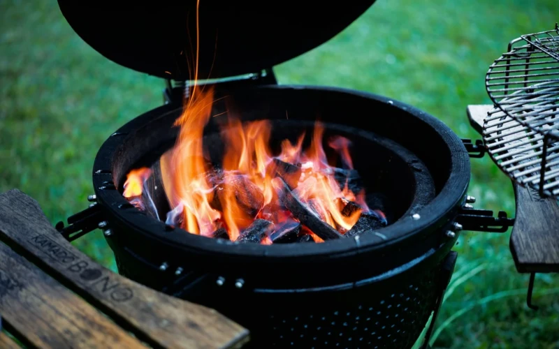 Prieš pirmą kepimą Kamado Bono kepsninėje: keli paruošimo žingsniai, kurių neverta praleisti