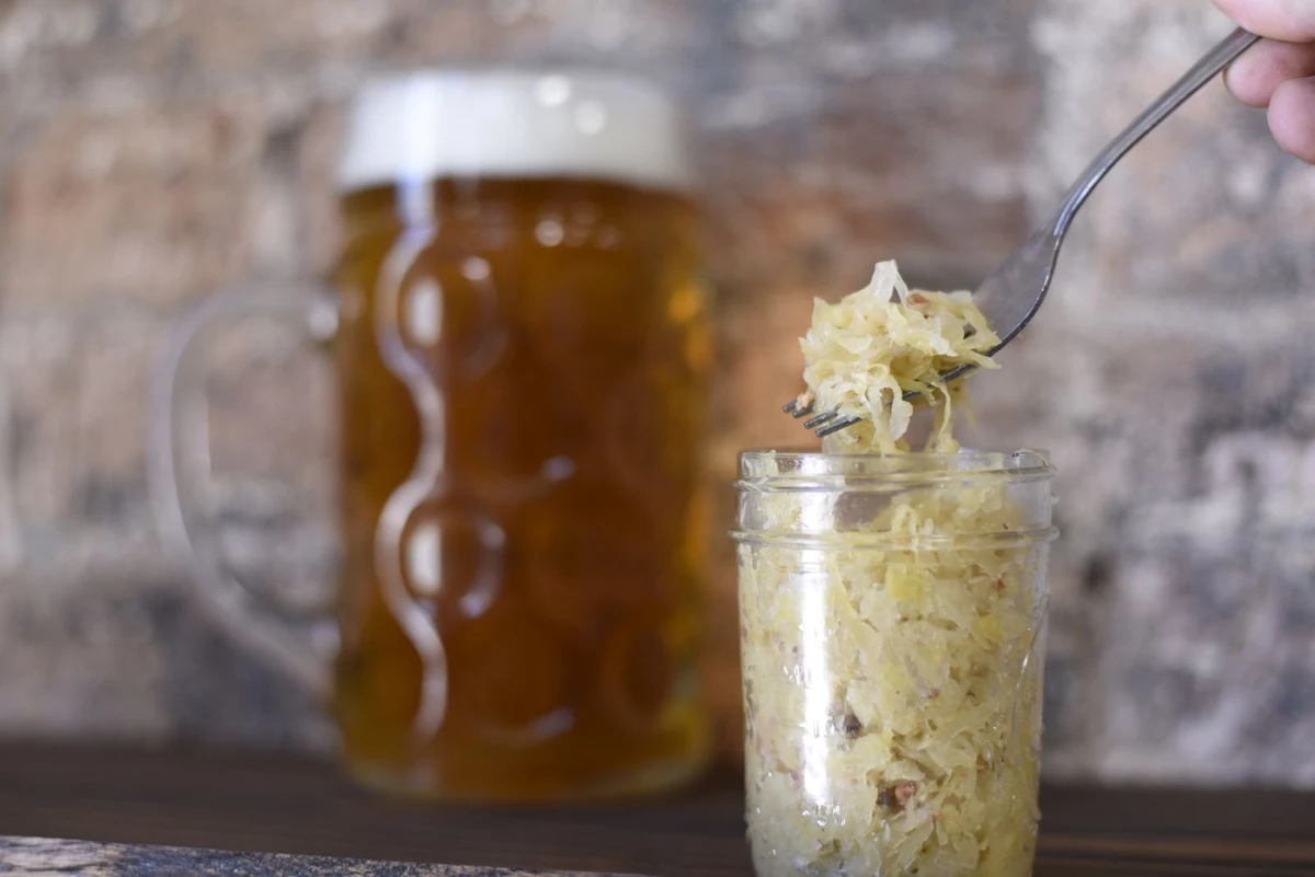 Raugintiems kopūstams užtenka trijų ingredientų: ko nedėti, kad jie išliktų traškūs