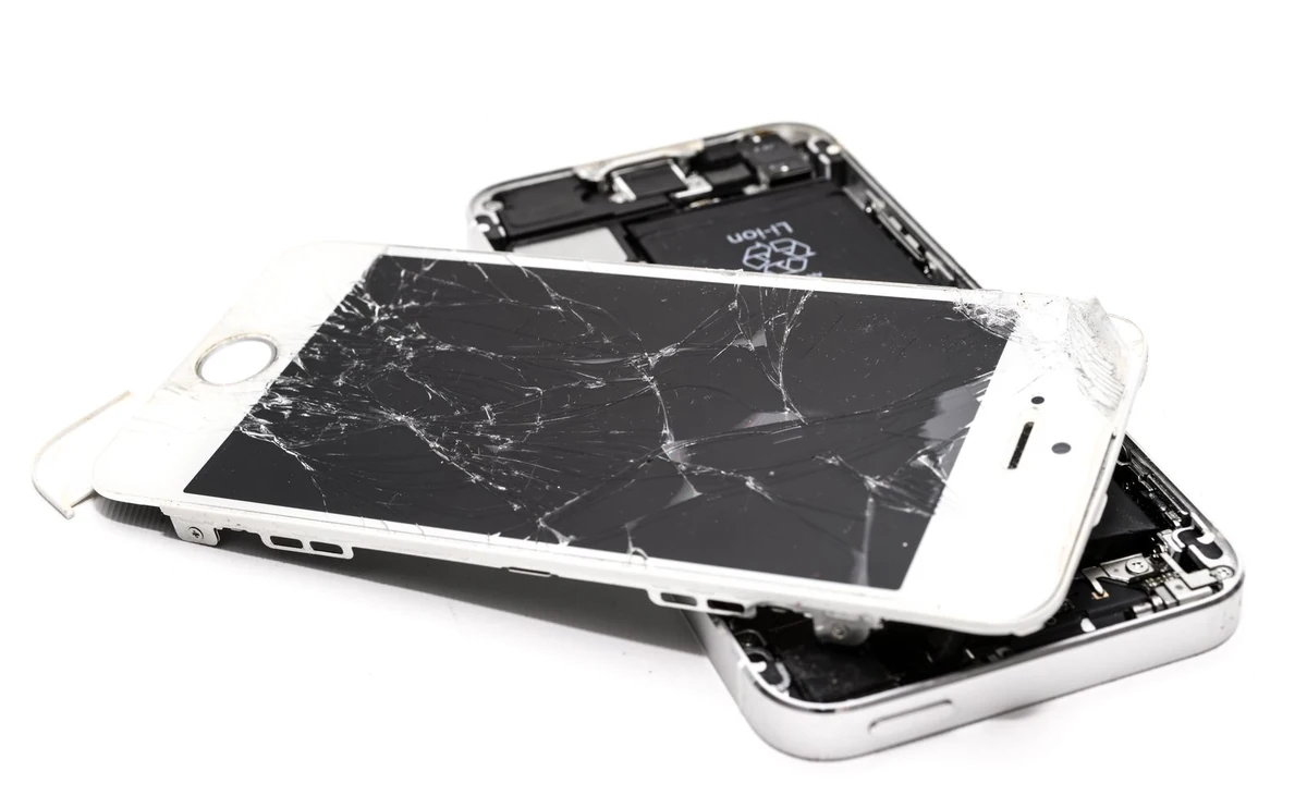 Paauglei telefoną nupirkome išsimokėtinai už 1 099 eurus: po trijų mėnesių jis sudužo, o draudimas padengė tik 180