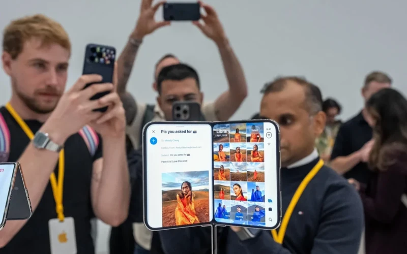 Pirmasis sulankstomas "iPhone" telefonas