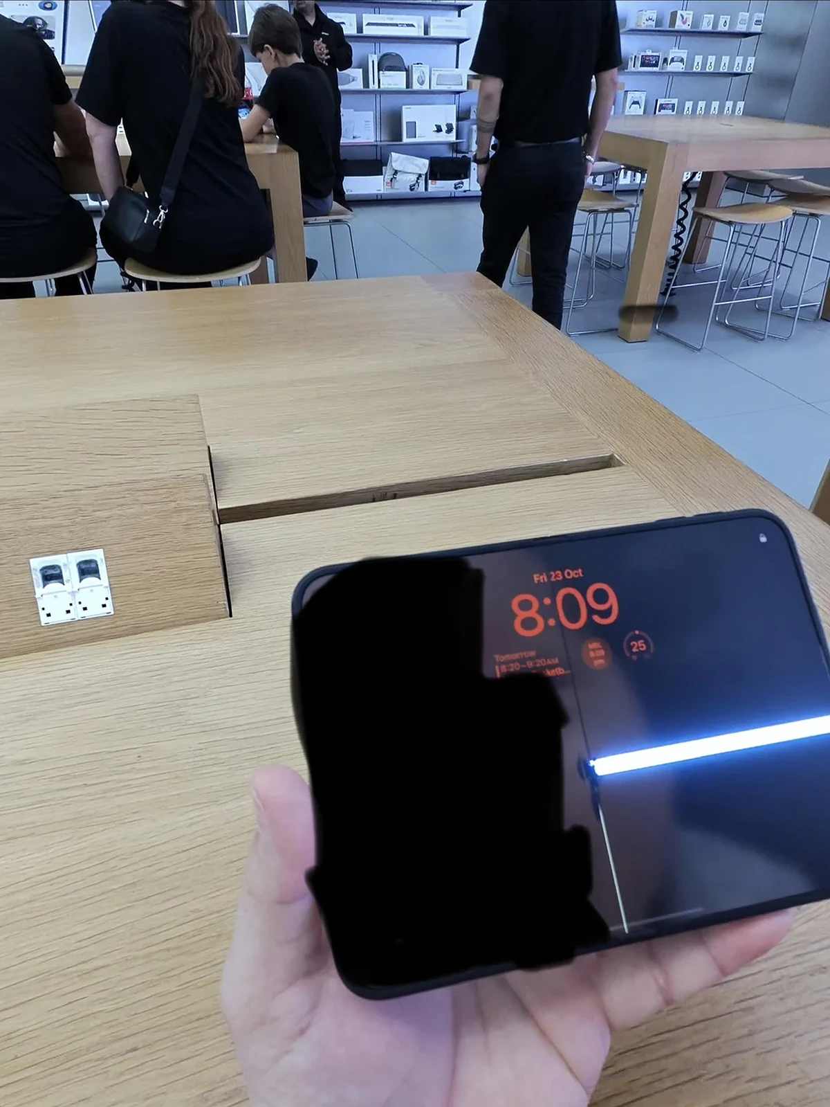 Naujas „iPhone Duo“ neatlaikė nė dienos