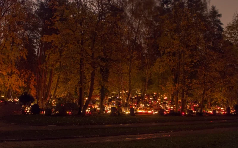 Žvakių jūra lapkričio 1-ąją