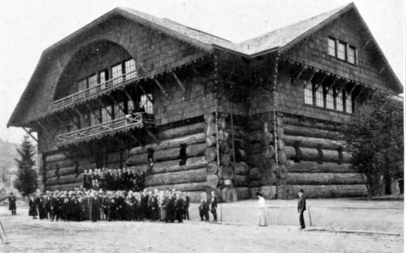 Aukščiausia rąstinė trobelė