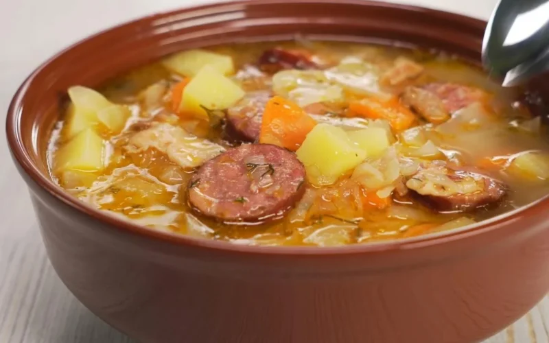 Lenkiška sriuba su dešrelėmis