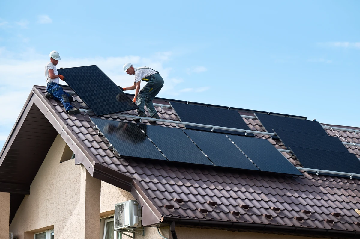 Saulės elektrinė ant nuosavo namo stogo