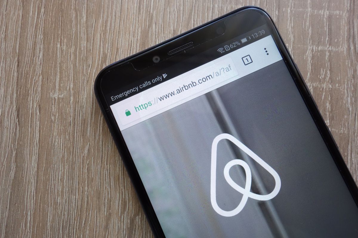 AirBnb apgaulė / Piotr Swat / Shutterstock.com